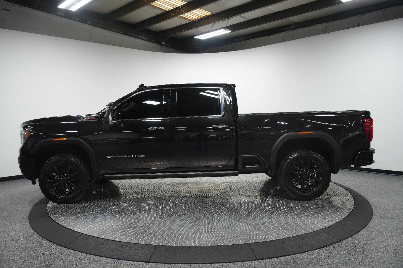 Used 2023 GMC Sierra 2500 Denali w/ Denali Black Diamond Edition image 6