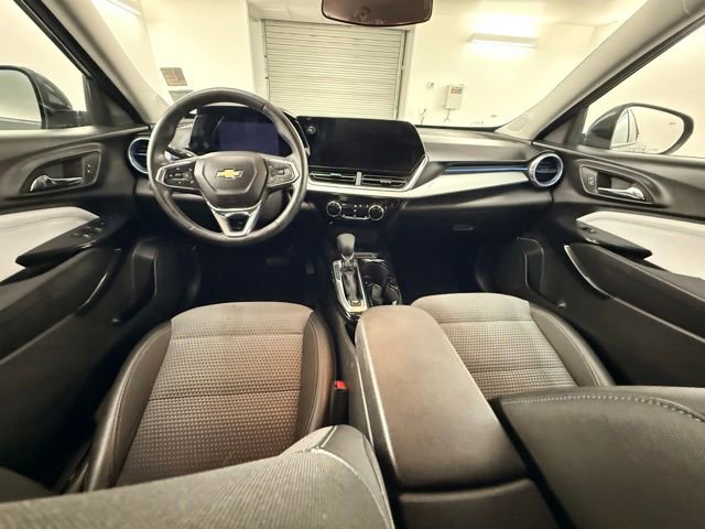 Used 2025 Chevrolet Trax LT w/ Driver Confidence Package FWD image 12
