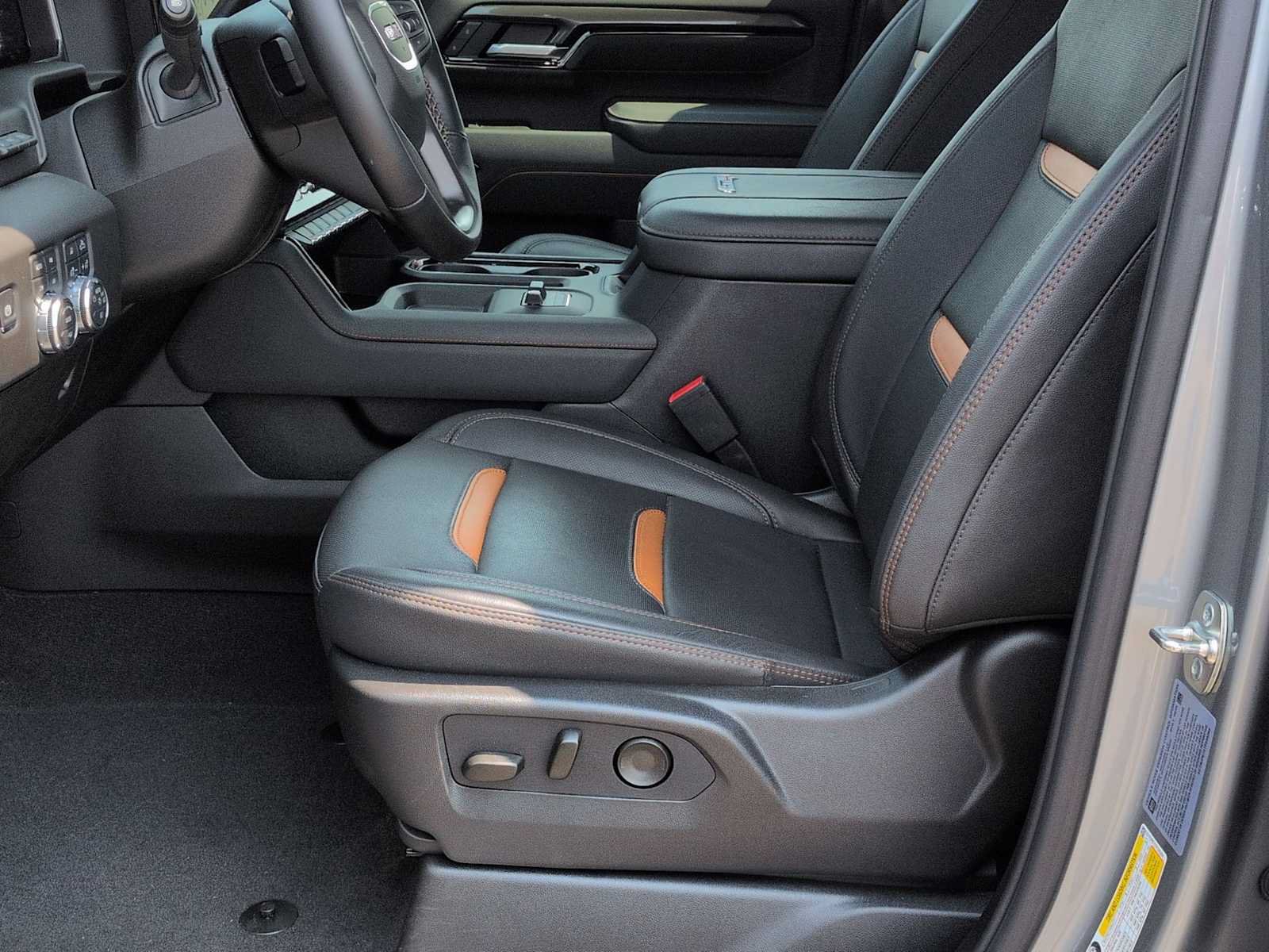 Used 2026 GMC Sierra 2500 AT4 w/ AT4 Premium Plus Package AWD/4WD image 17