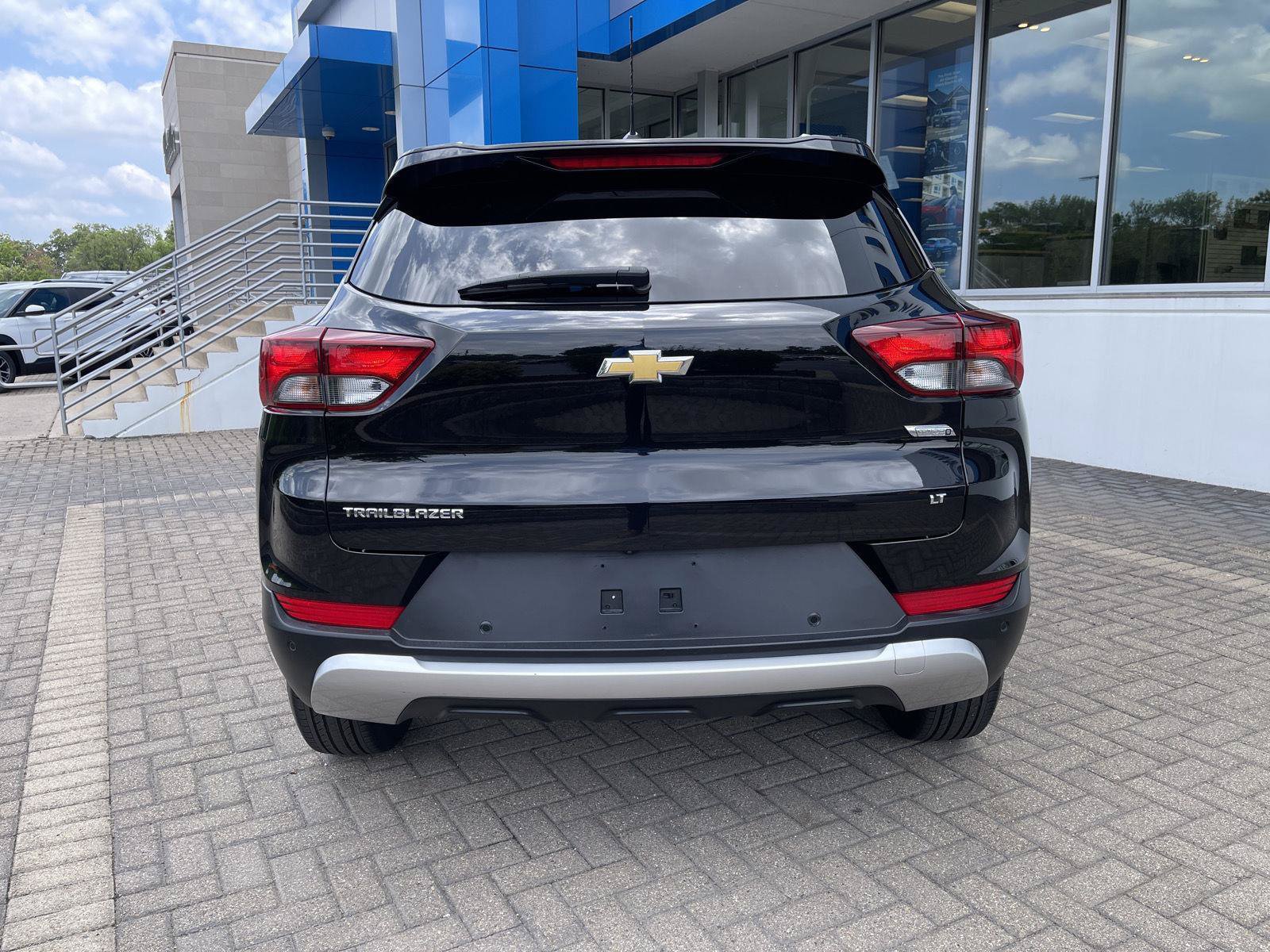 Used 2022 Chevrolet TrailBlazer LT w/ Convenience Package FWD image 4
