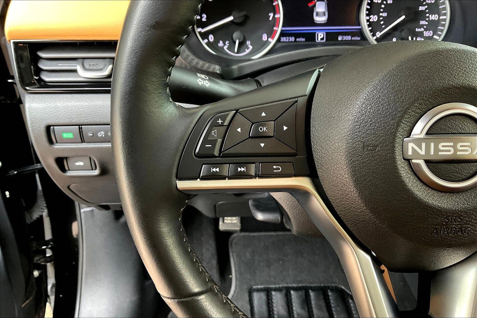 Used 2024 Nissan Sentra SV w/ SV Premium Package FWD image 11