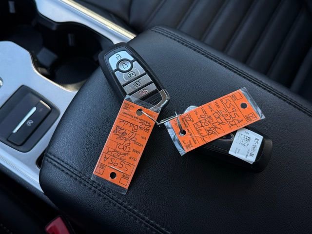 Used 2024 Ford Edge SEL w/ Convenience Package image 4