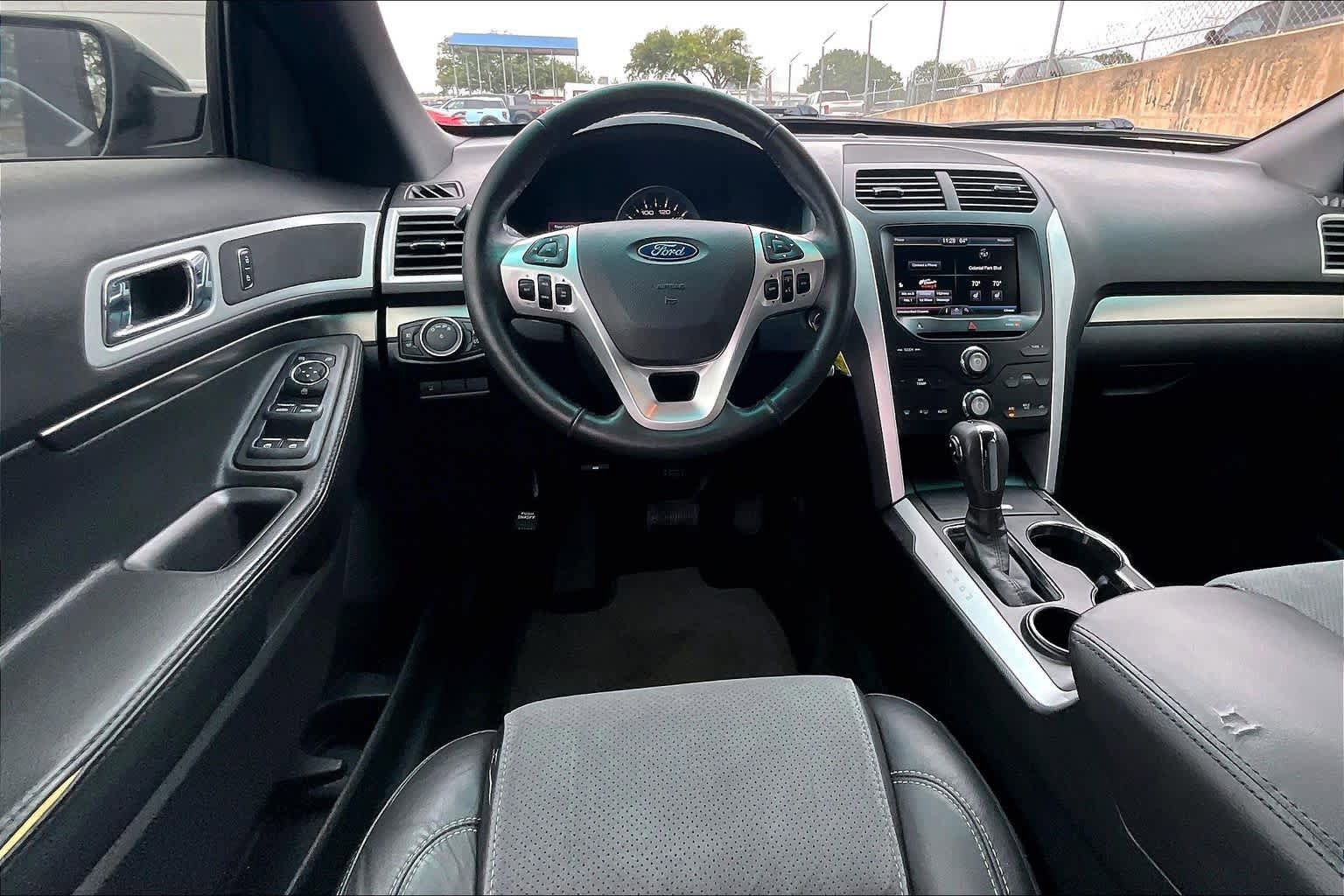 Used 2015 Ford Explorer XLT w/ Equipment Group 202A FWD image 6