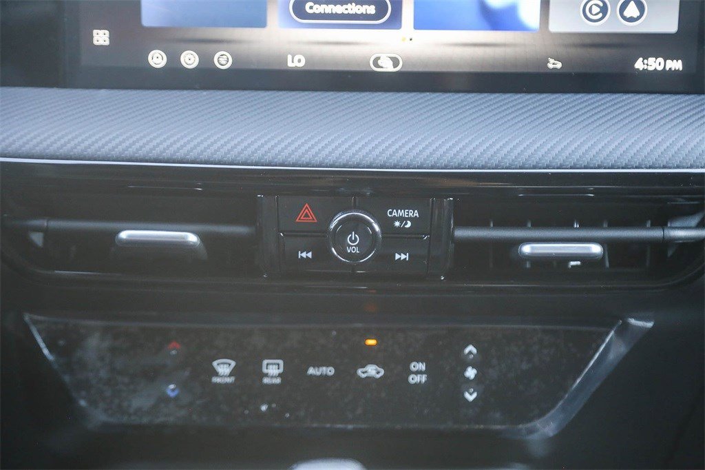 New 2026 Nissan Kicks SR image 14