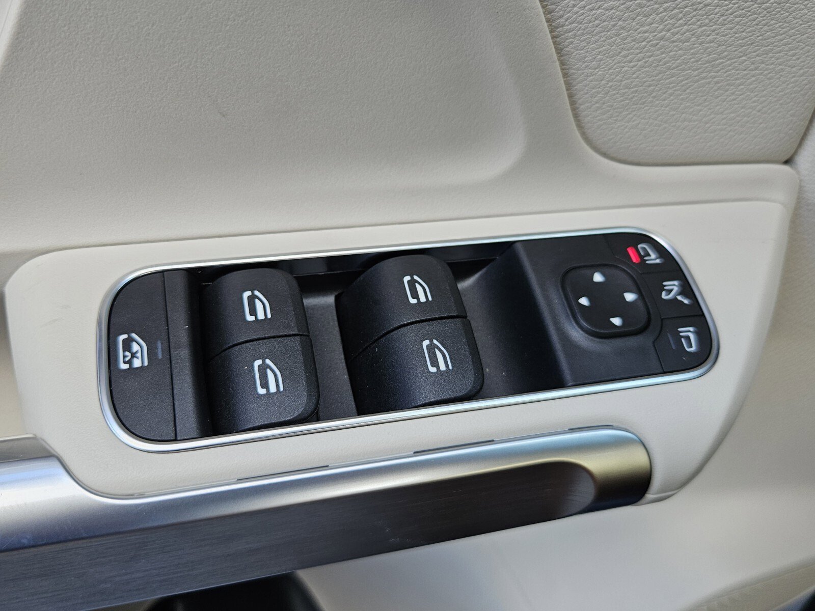 New 2026 Mercedes-Benz GLB 250 image 35