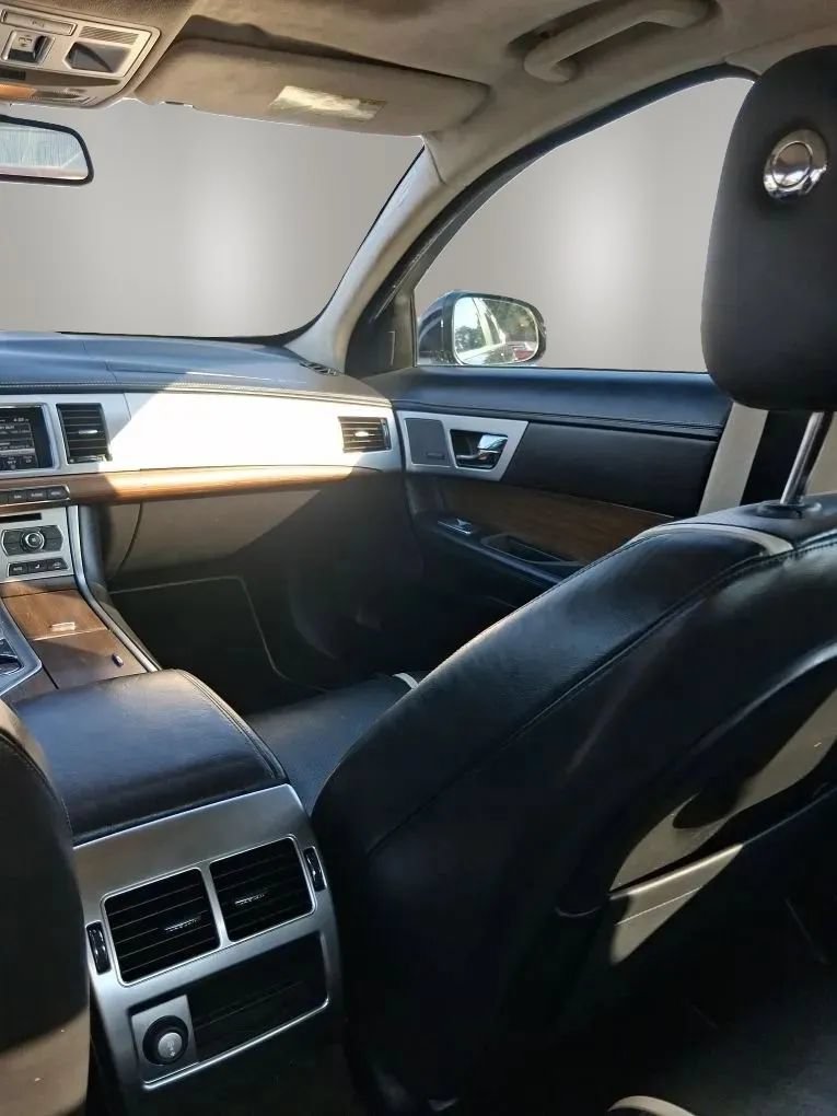 Used 2015 Jaguar XF Sport AWD/4WD image 33