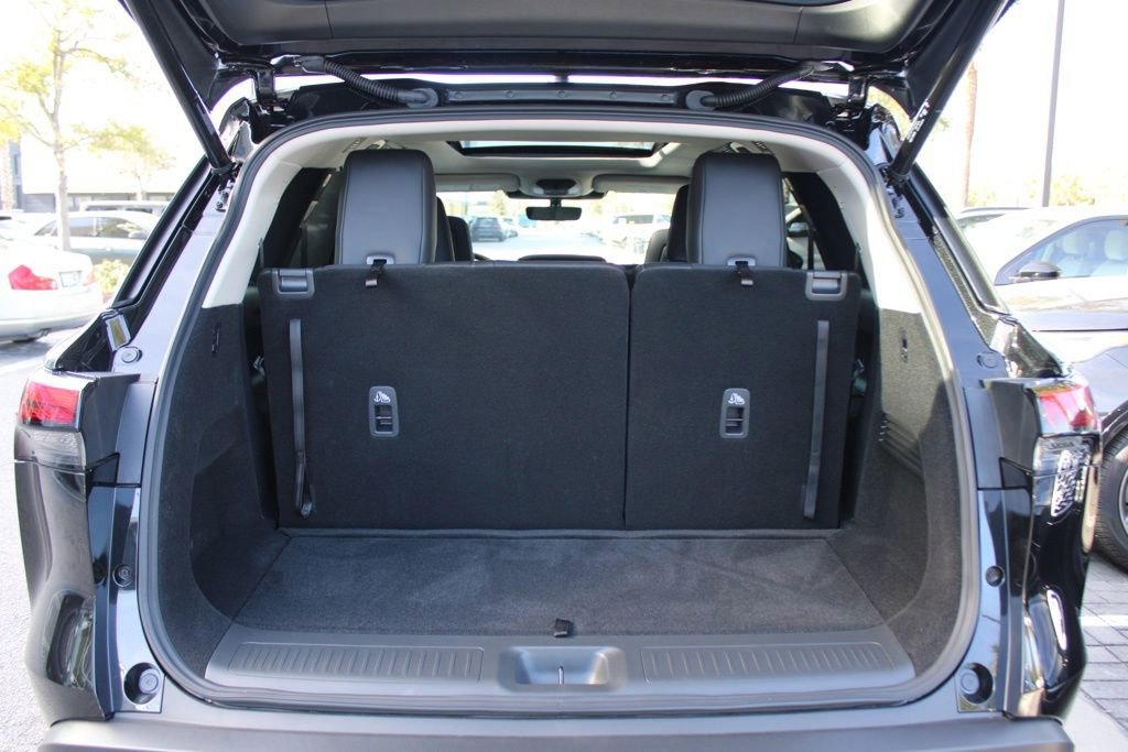 Certified 2025 INFINITI QX60 Luxe image 32