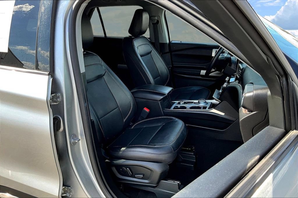 Used 2023 Ford Explorer Limited AWD/4WD image 32
