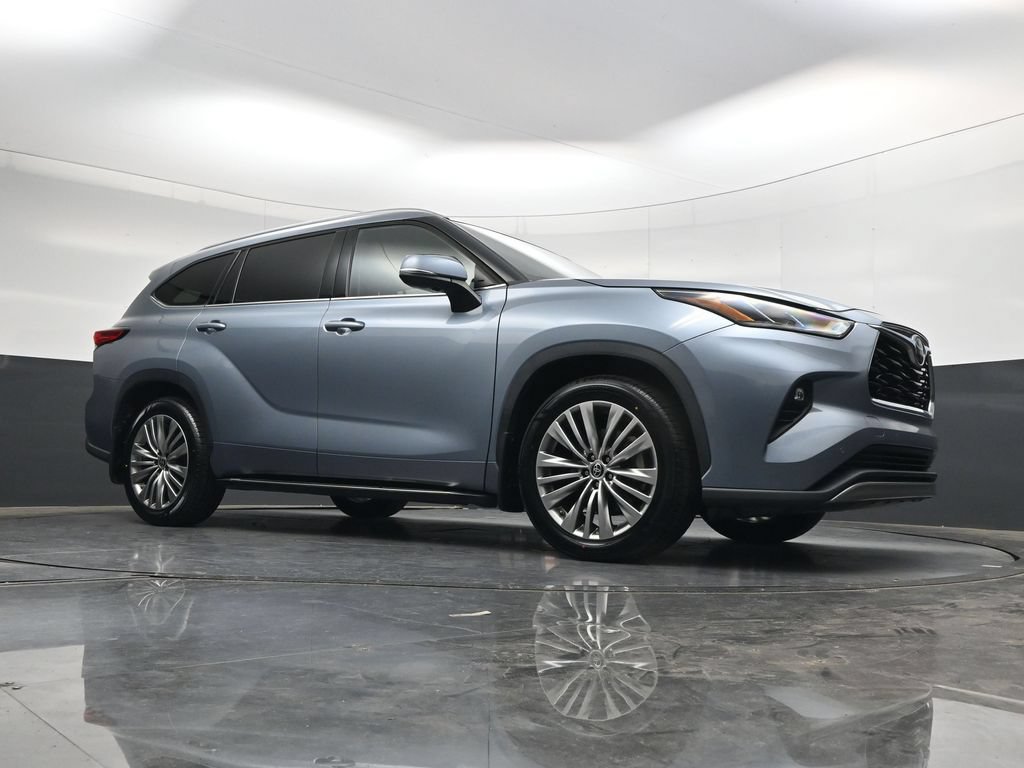 Used 2022 Toyota Highlander Platinum AWD/4WD image 25