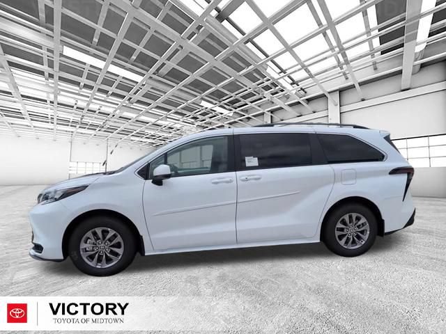 Used 2026 Toyota Sienna LE FWD image 7