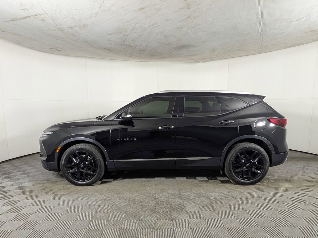Certified 2025 Chevrolet Blazer Premier w/ Driver Confidence II Package image 3