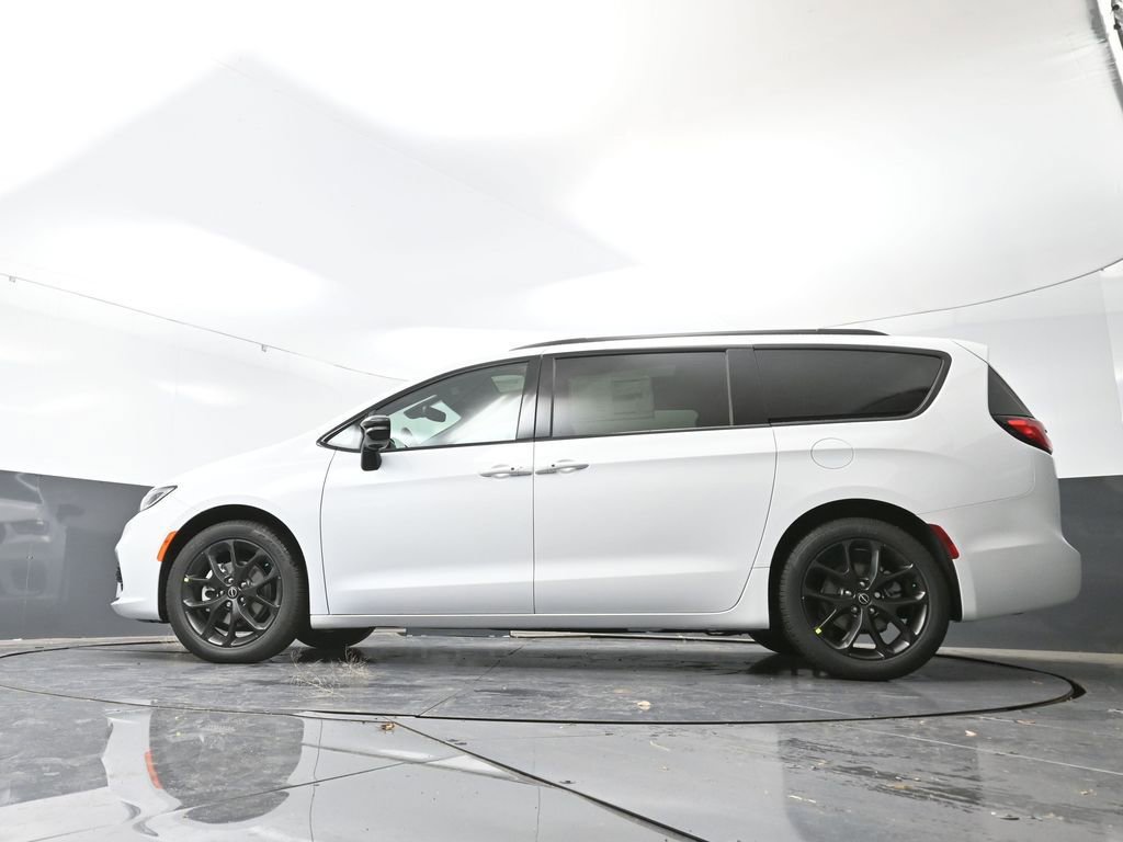 New 2026 Chrysler Pacifica Limited w/ S Appearance Package FWD image 56