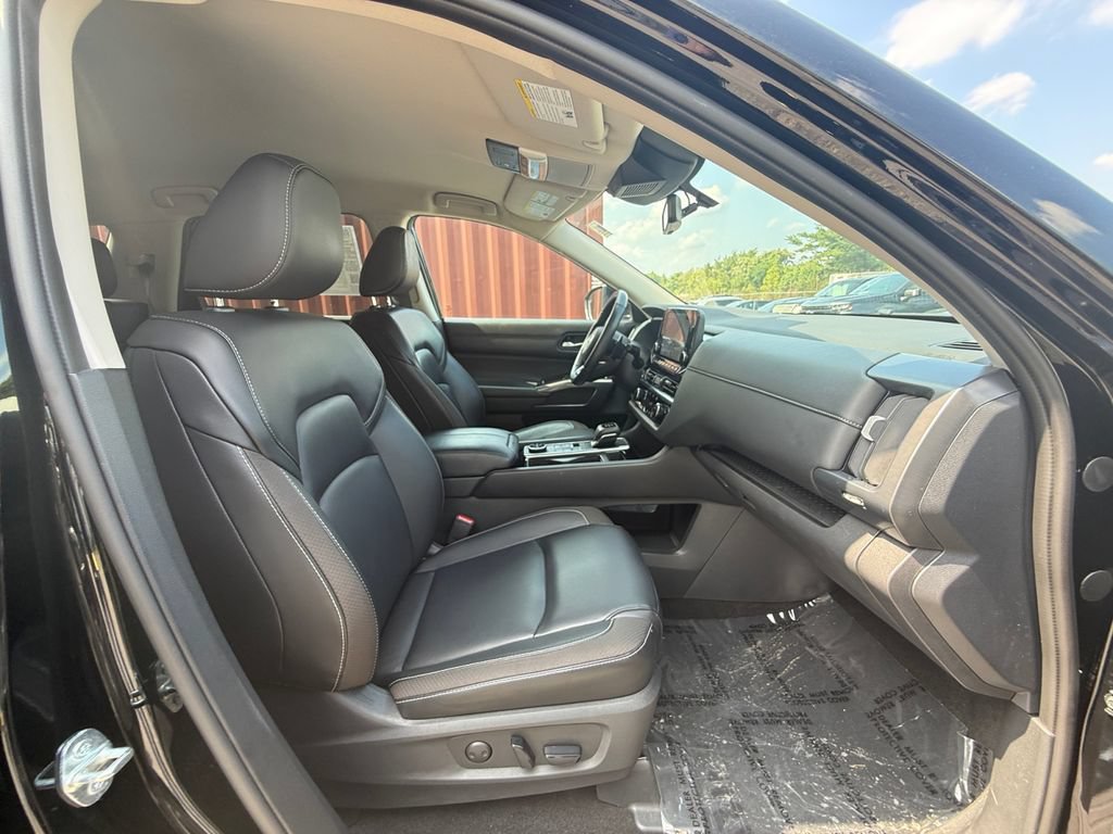 Used 2023 Nissan Pathfinder SL AWD/4WD image 25