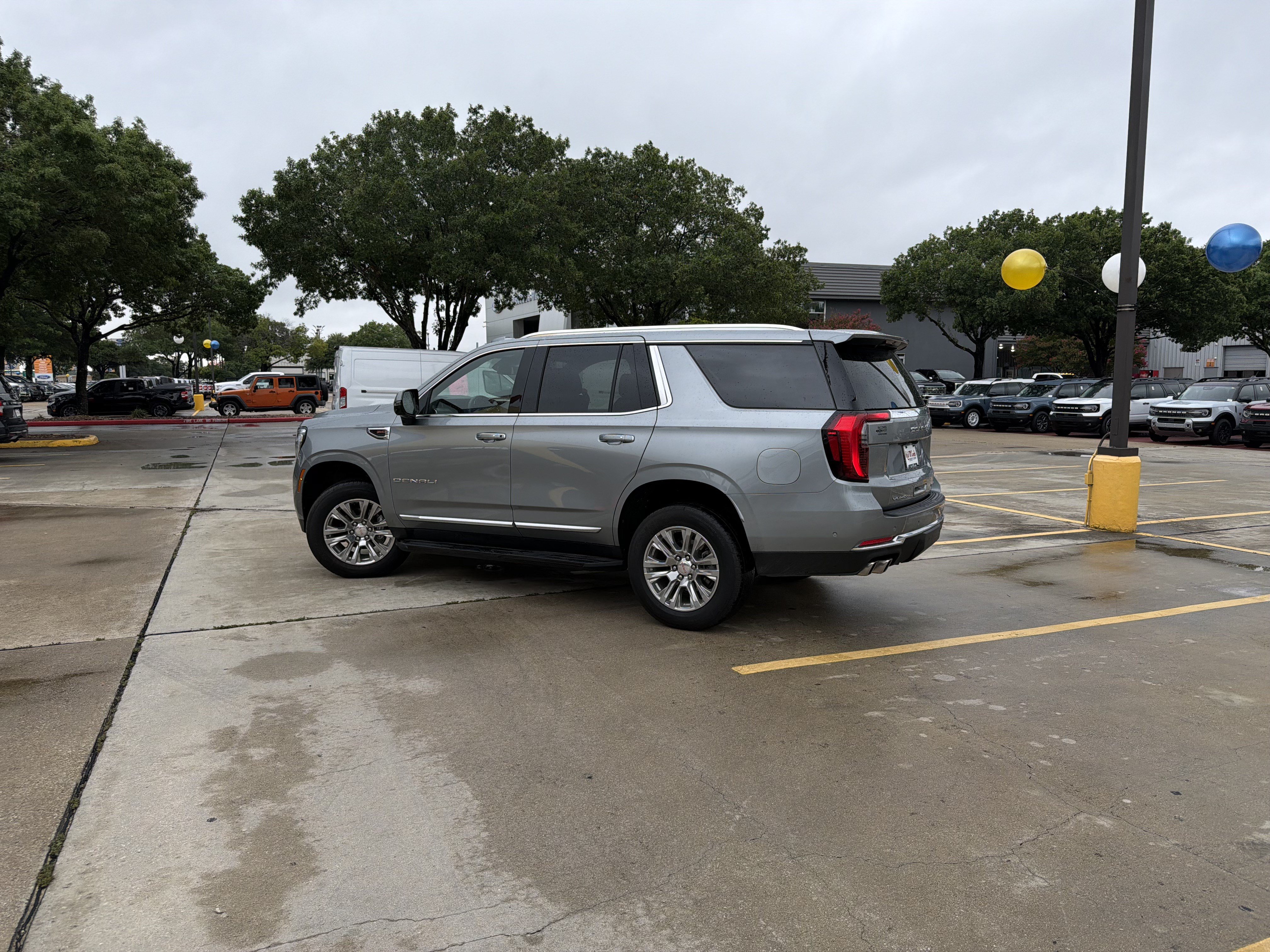 Used 2025 GMC Yukon Denali AWD/4WD image 13