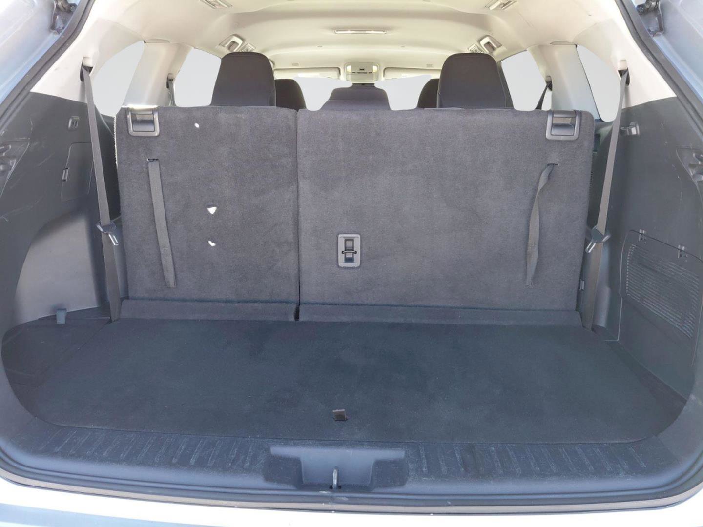 Used 2024 Toyota Highlander LE image 25