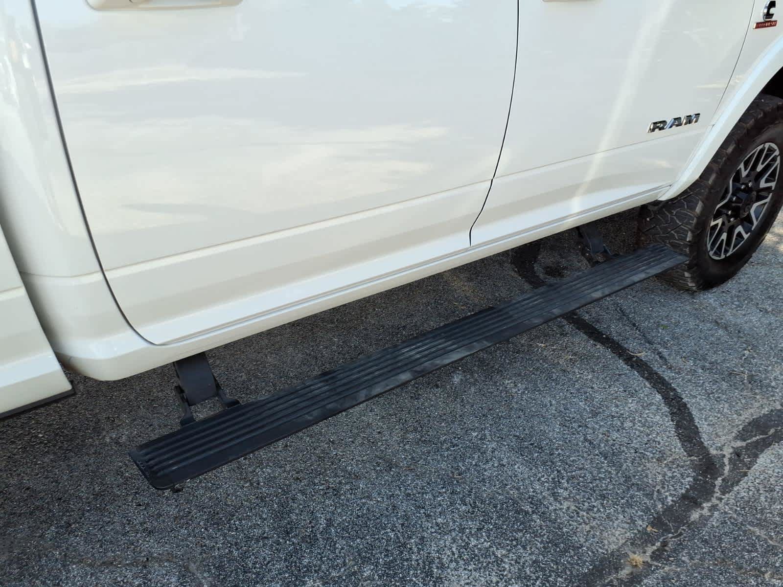 Used 2025 RAM 2500 Limited AWD/4WD image 9