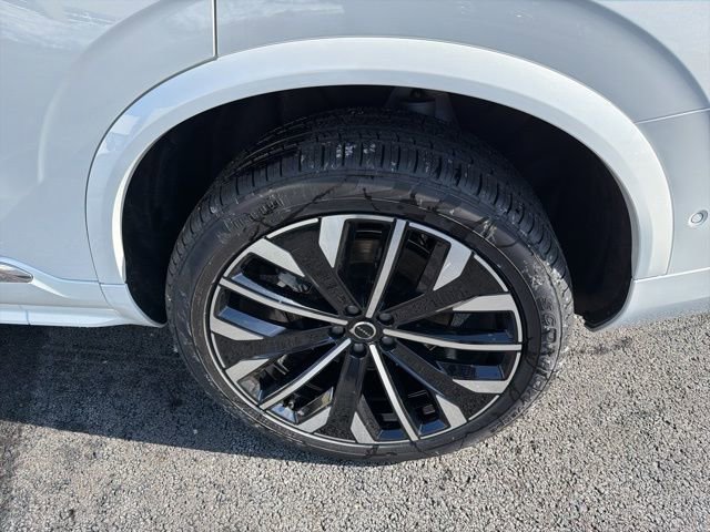 New 2026 Volvo XC90 B6 Plus w/ Protection Package image 6
