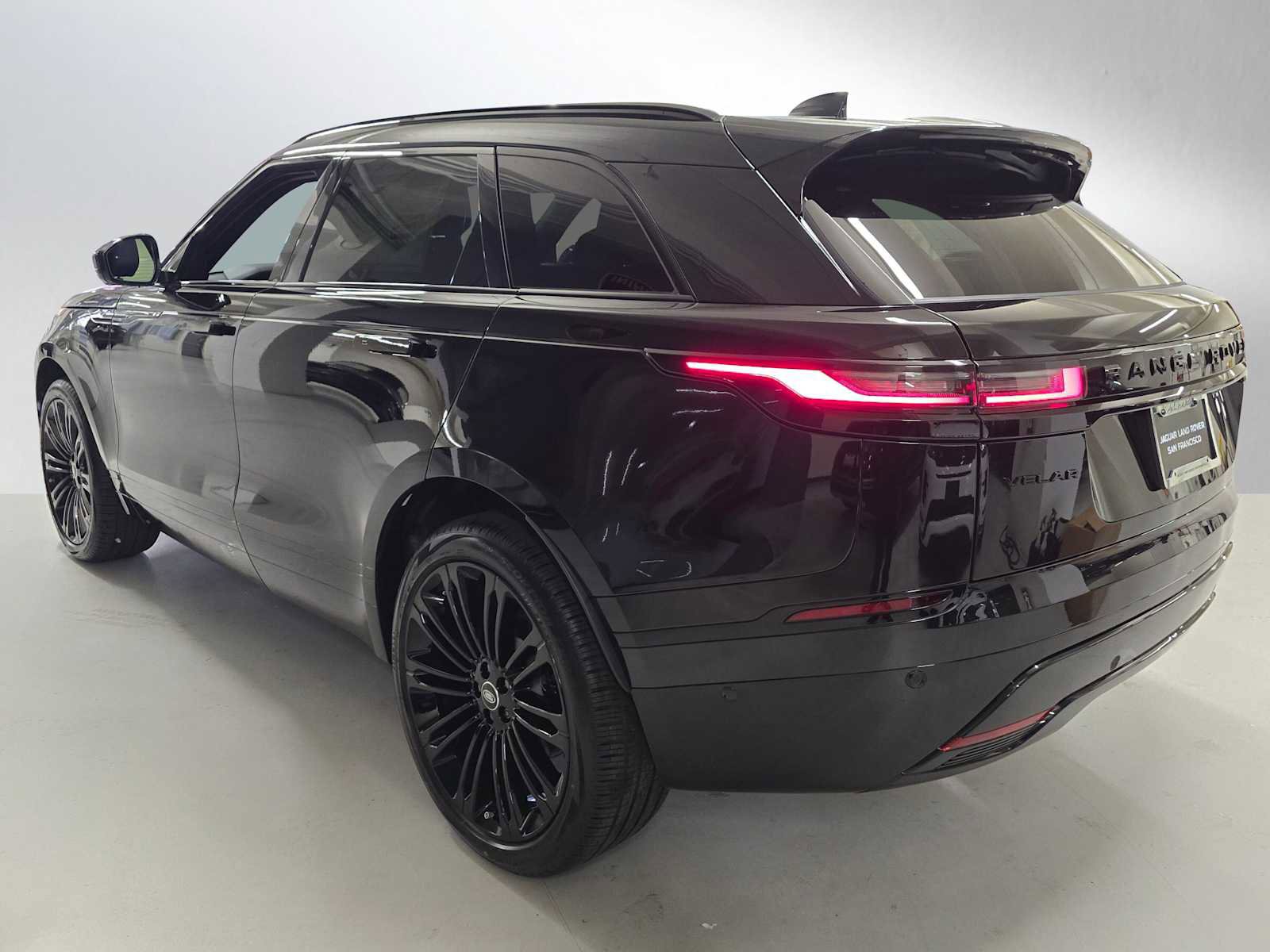 New 2026 Land Rover Range Rover Velar Dynamic SE image 3