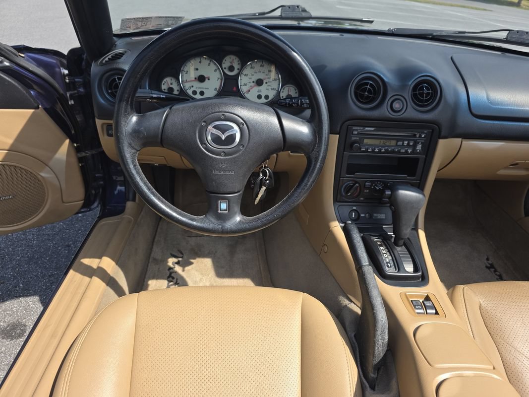 Used 2001 MAZDA MX-5 Miata RWD image 17