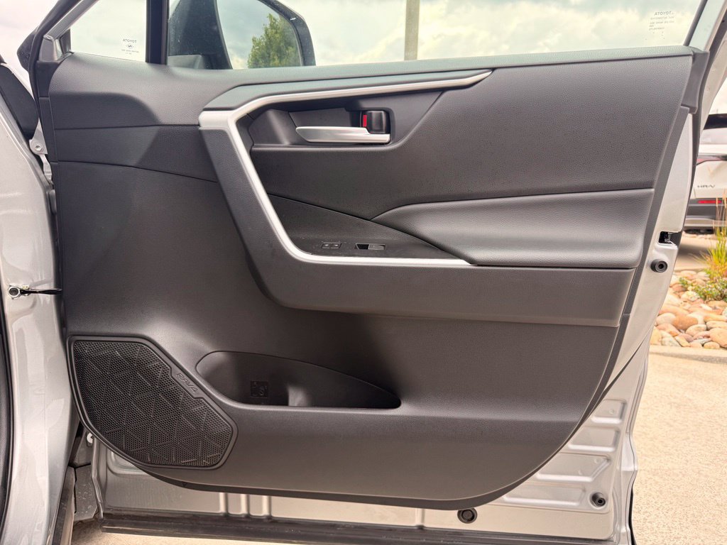 Used 2025 Toyota RAV4 XLE AWD/4WD image 29