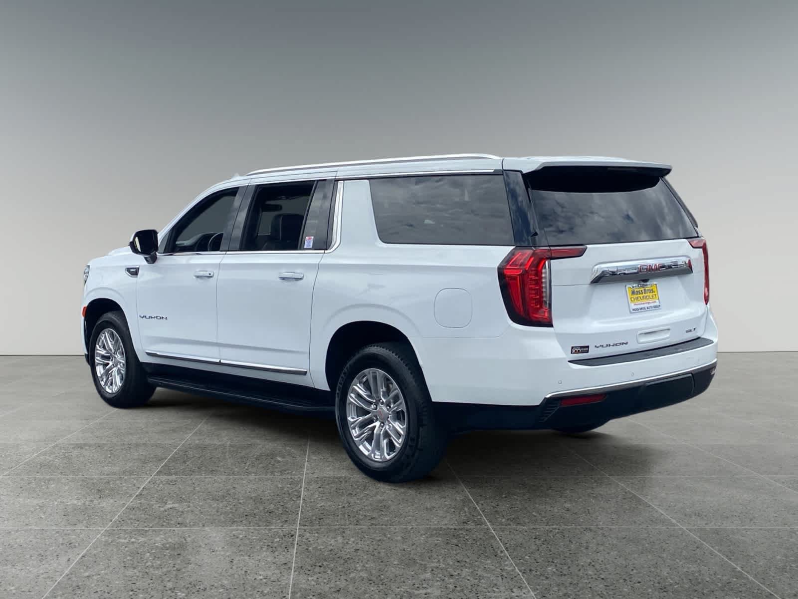 Used 2024 GMC Yukon XL SLT AWD/4WD image 3