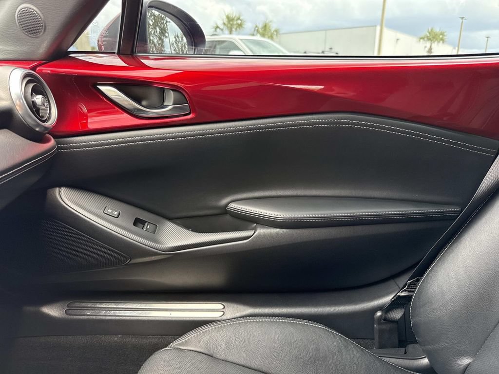 Used 2022 MAZDA MX-5 Miata RF Grand Touring w/ Appearance Package RWD image 18