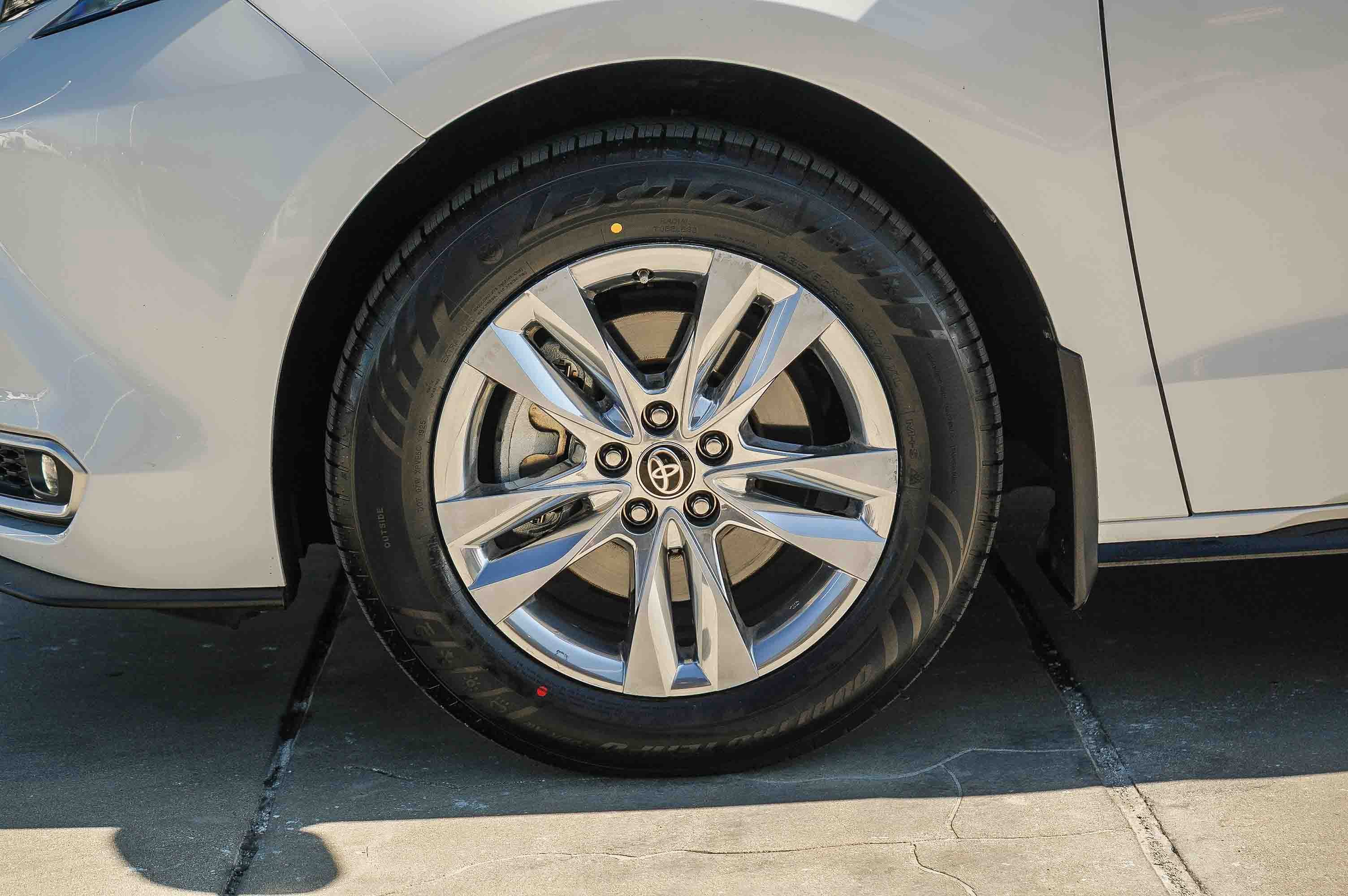 Certified 2024 Toyota Sienna Limited image 5