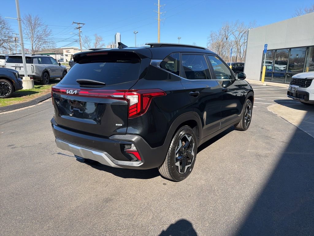 Used 2025 Kia Seltos EX w/ EX Sunroof Package image 6