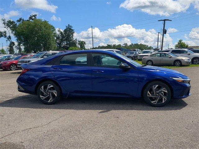 New 2025 Hyundai Elantra SEL image 4