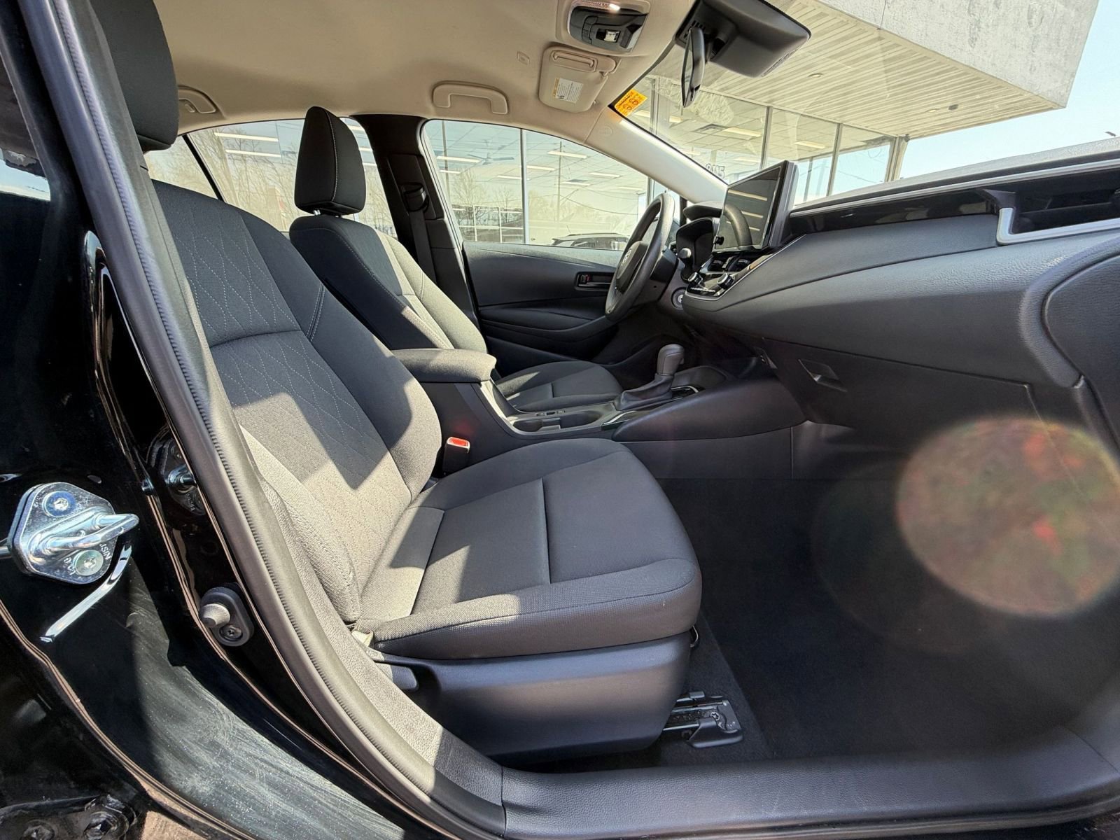 Used 2025 Toyota Corolla LE image 29