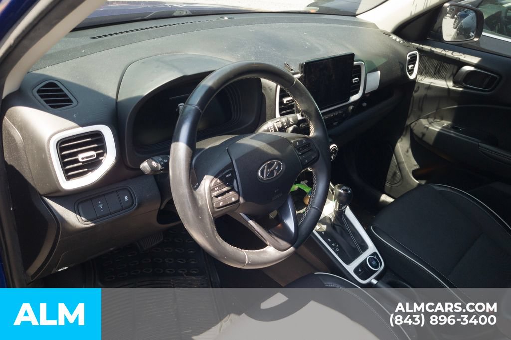 Used 2023 Hyundai Venue Limited FWD image 5