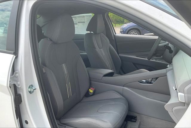 New 2025 Hyundai Elantra SEL image 30
