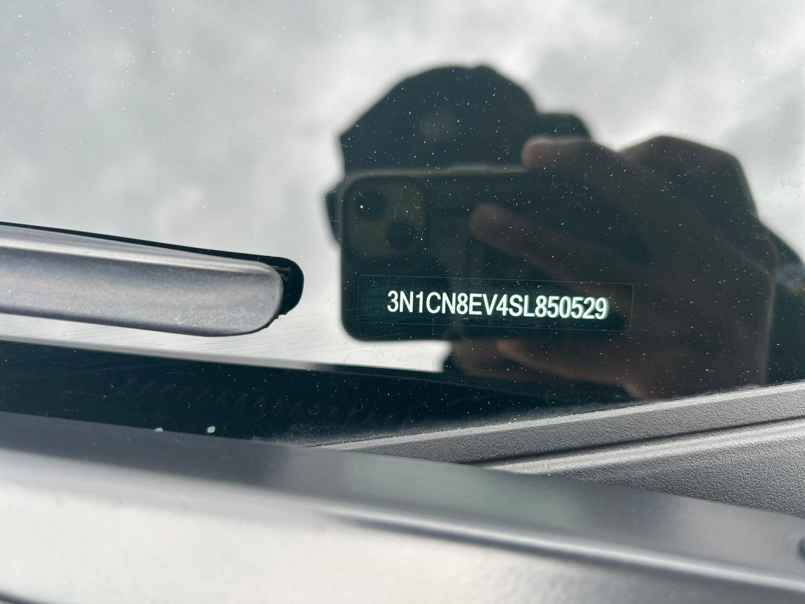 Used 2025 Nissan Versa SV FWD image 23