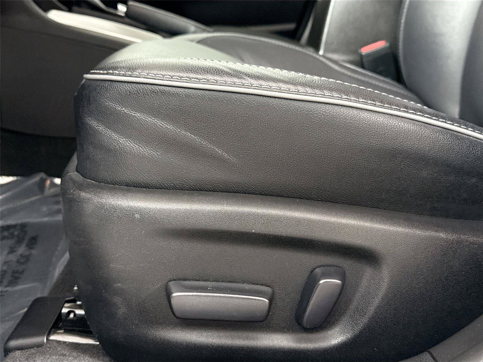 Used 2017 Toyota Corolla XLE w/ Carpet Mat Package (TMS) FWD image 28