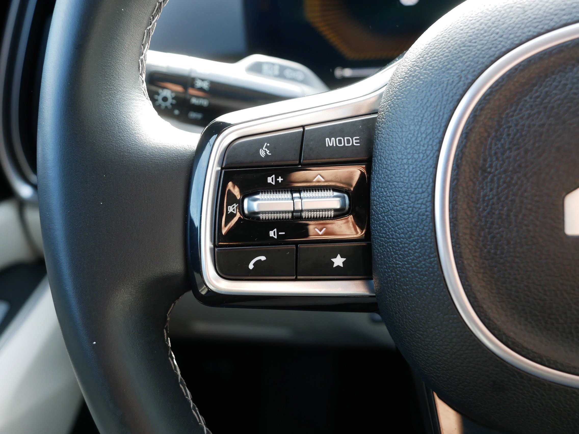 Certified 2025 Kia Sorento S w/ Panoramic Sunroof Package image 30