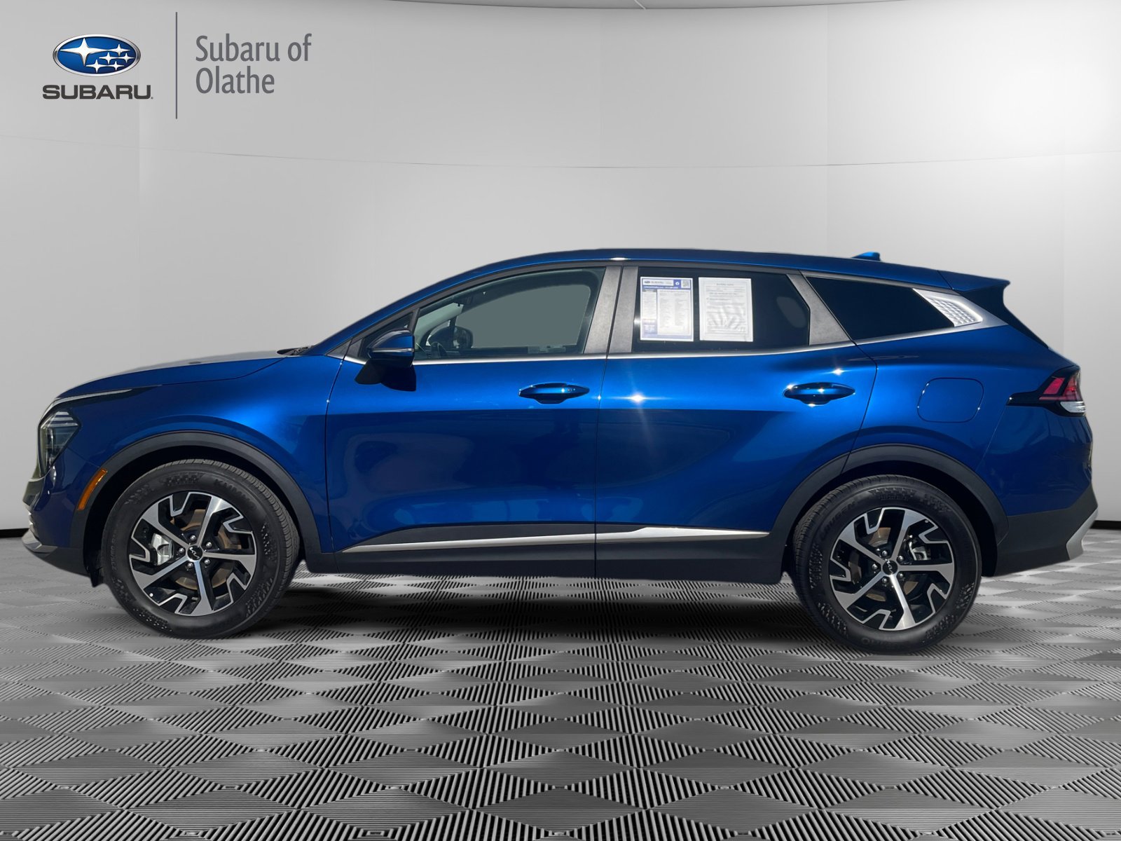 Used 2025 Kia Sportage EX image 7