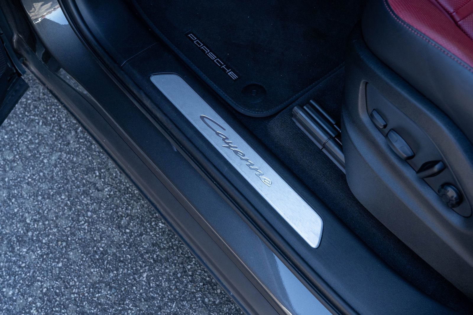 Certified 2025 Porsche Cayenne image 23