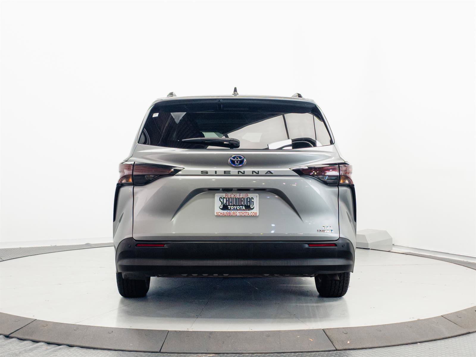 Certified 2024 Toyota Sienna XLE FWD image 11