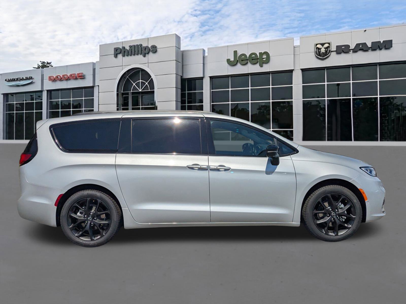 New 2026 Chrysler Pacifica Select FWD image 2