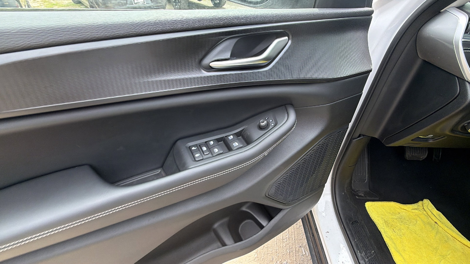 Used 2023 Jeep Grand Cherokee Laredo w/ Trailer Tow Prep Group (B) image 15