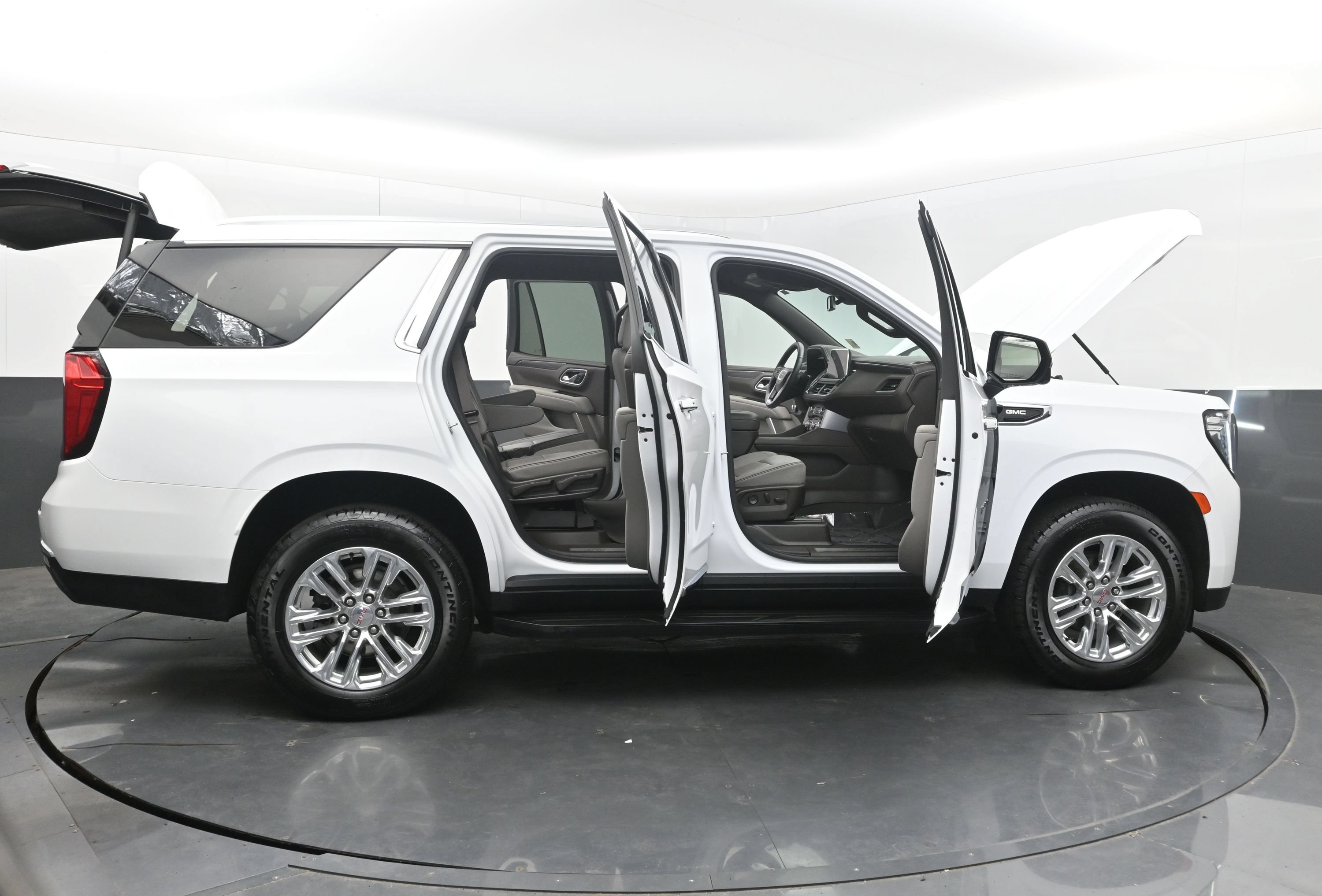 Used 2024 GMC Yukon SLT w/ SLT Luxury Package AWD/4WD image 46