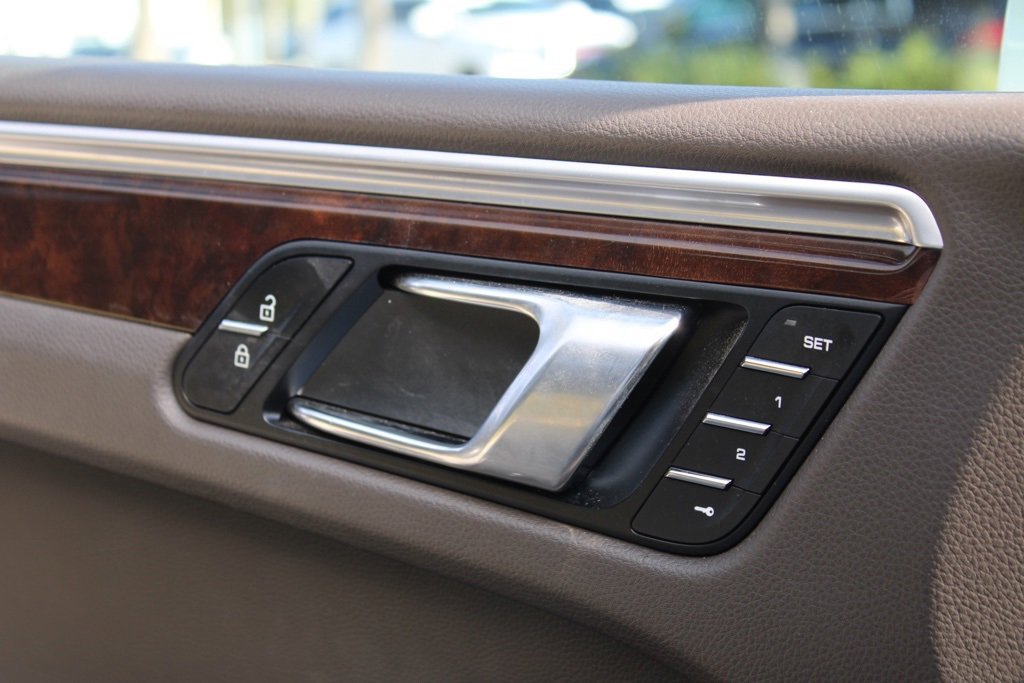 Used 2021 Porsche Macan image 16