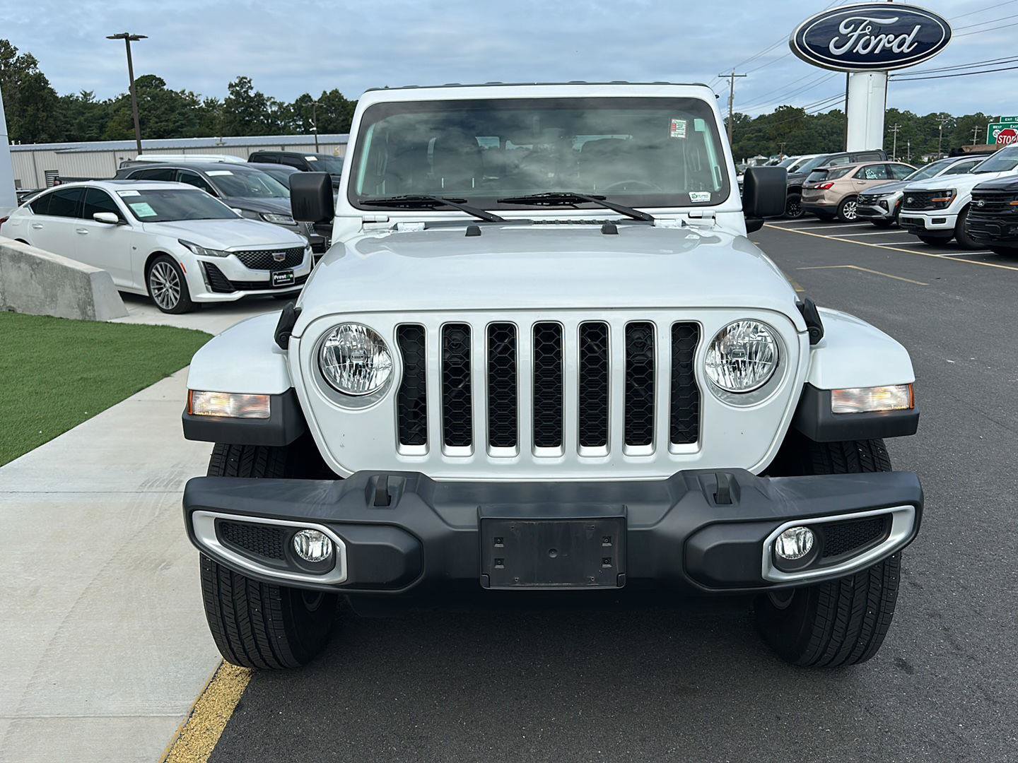 Used 2022 Jeep Gladiator Overland w/ Popular Equipment Package AWD/4WD image 2
