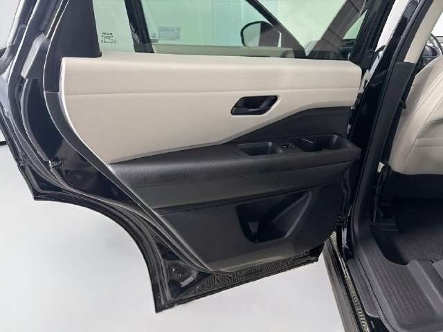 Used 2024 Nissan Pathfinder SV FWD image 25