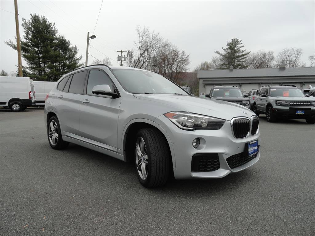 Used 2019 BMW X1 xDrive28i w/ M Sport Package image 3