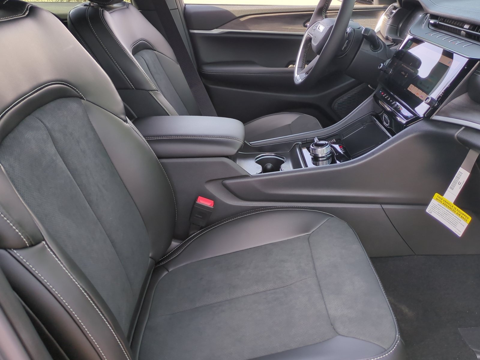 New 2026 Jeep Grand Cherokee Altitude AWD/4WD image 19