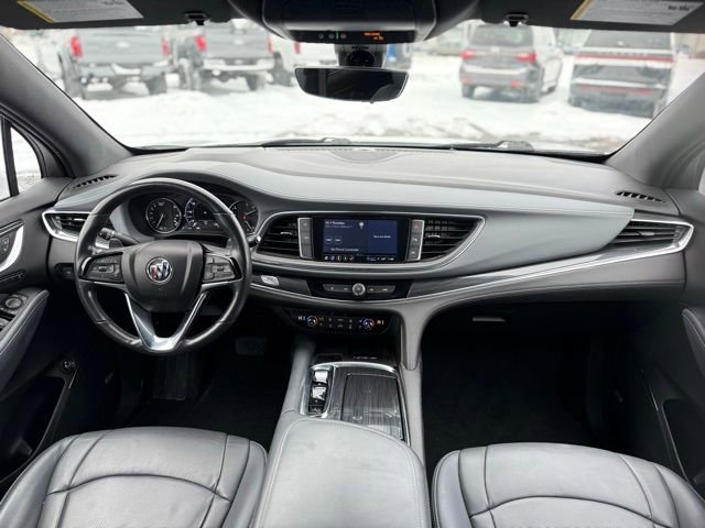 Used 2024 Buick Enclave Premium image 3