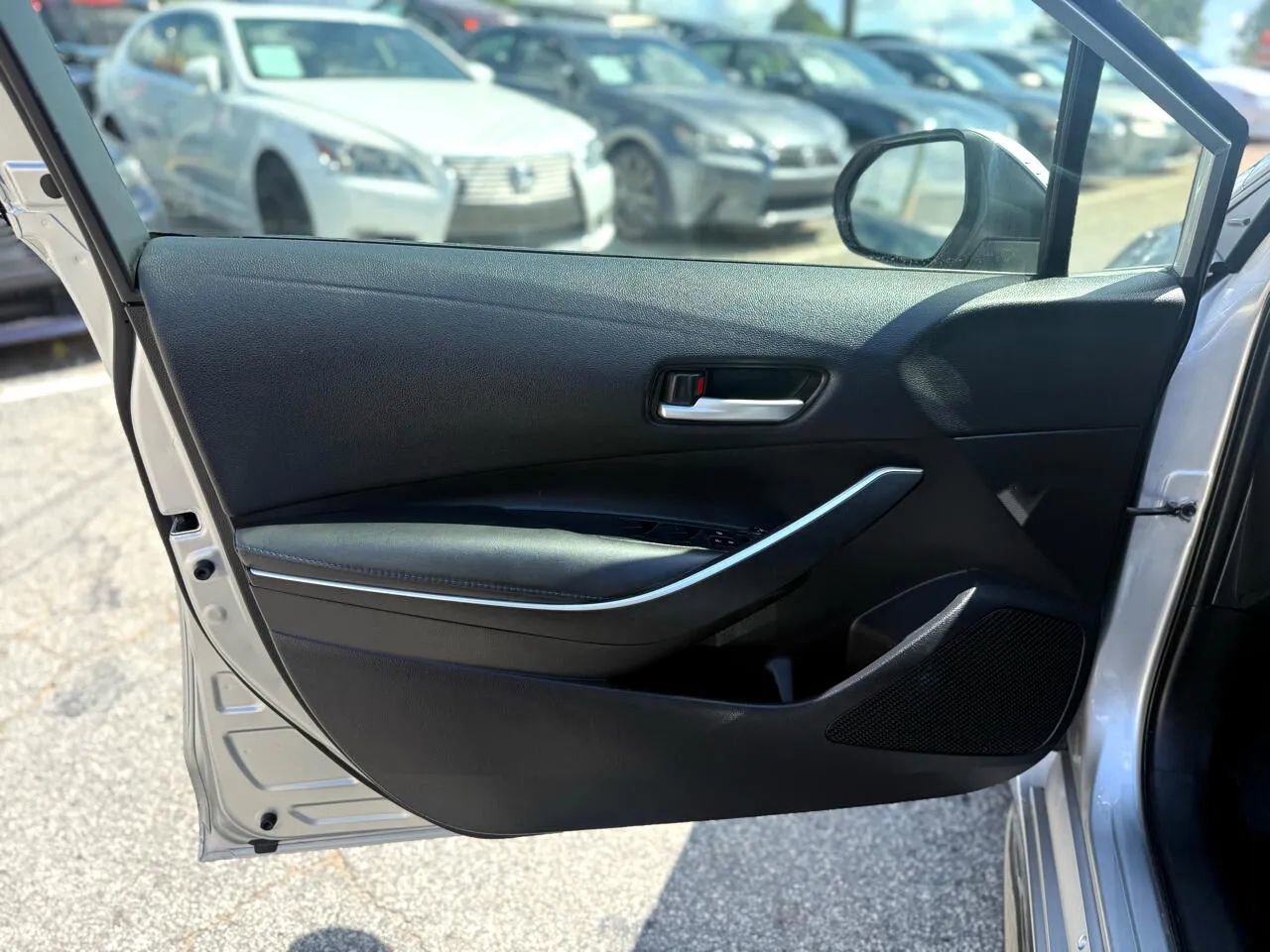 Used 2022 Toyota Corolla SE w/ SE Premium Package image 11