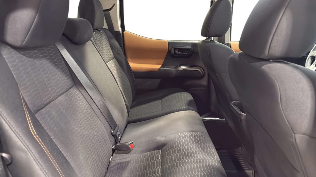 Used 2019 Toyota Tacoma SR5 AWD/4WD image 14