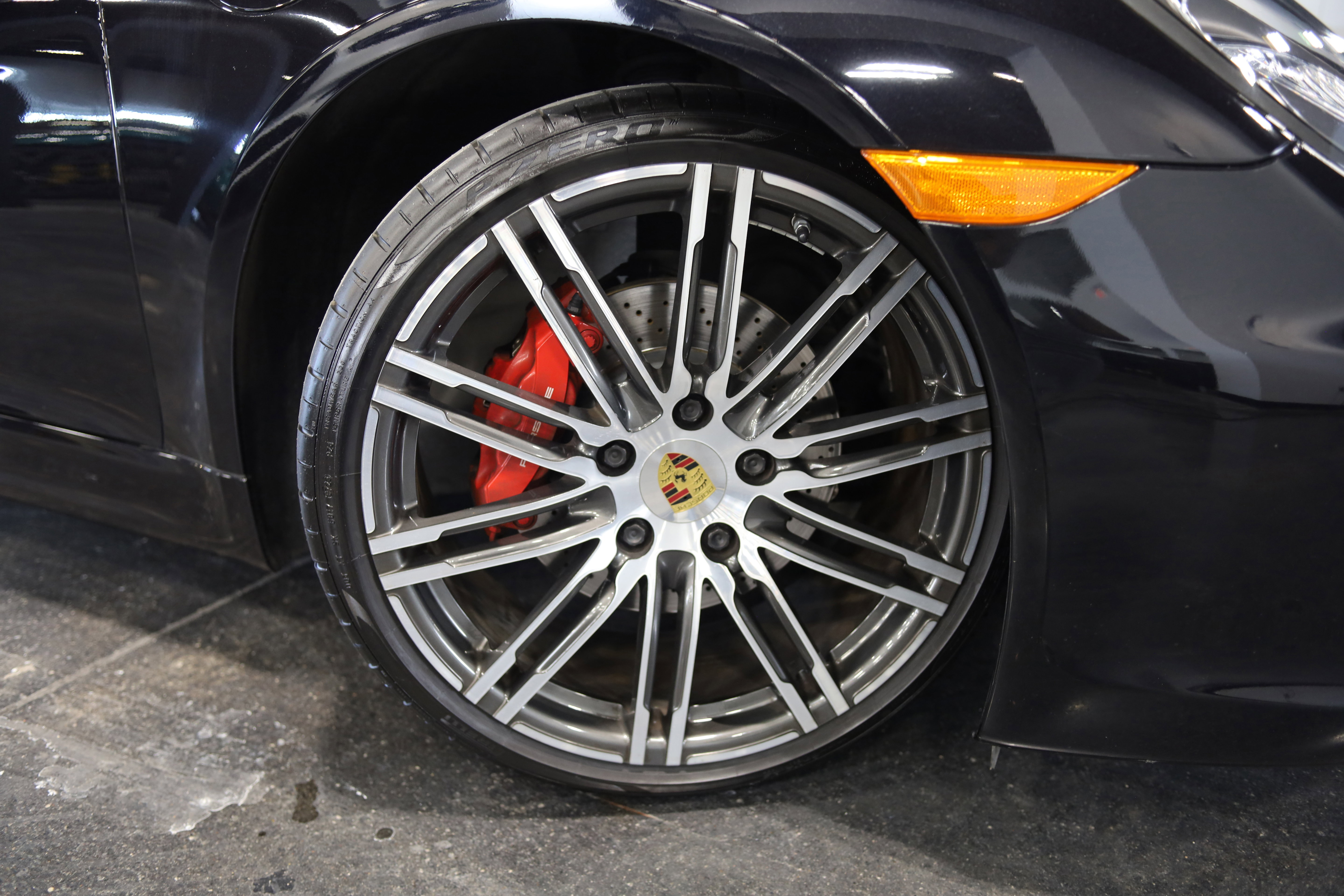 Used 2015 Porsche Boxster S image 10